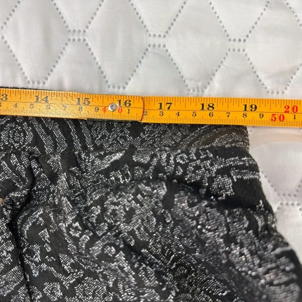 Torrid Skater Skirt Womens‎ 2 Black Silver Metallic Damask A-Line Excellent - Picture 4 of 6